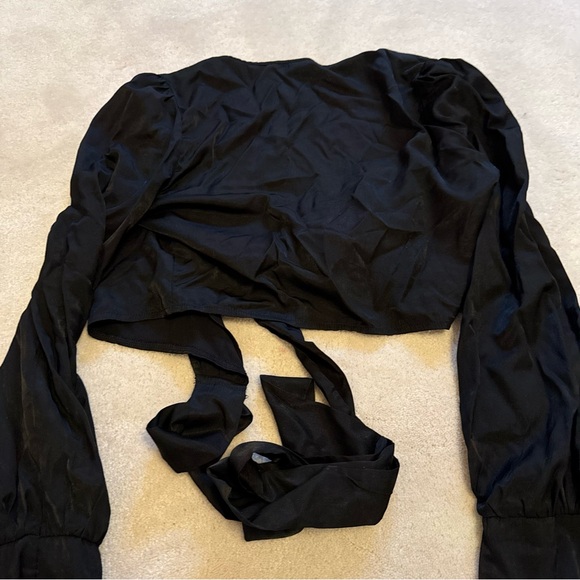 Black Cropped Wrap Top Sz L - Picture 6 of 7